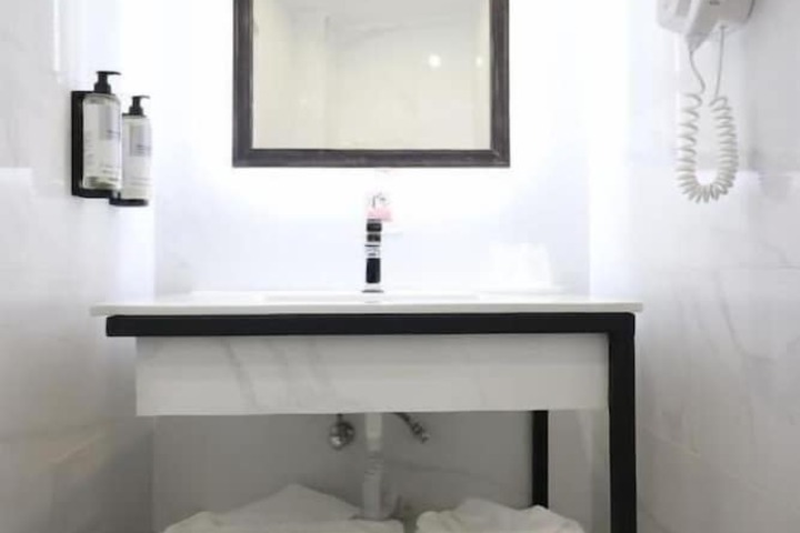 Room 15 of 18