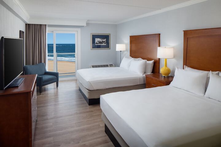 1 Queen Bed (3 of 7)