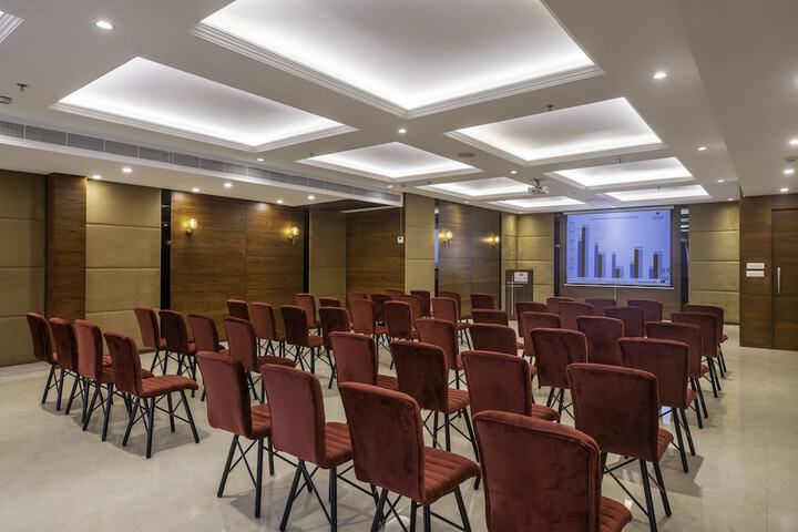 Business Center 24 of 26