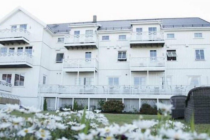 Hotel Exterior 87 of 89