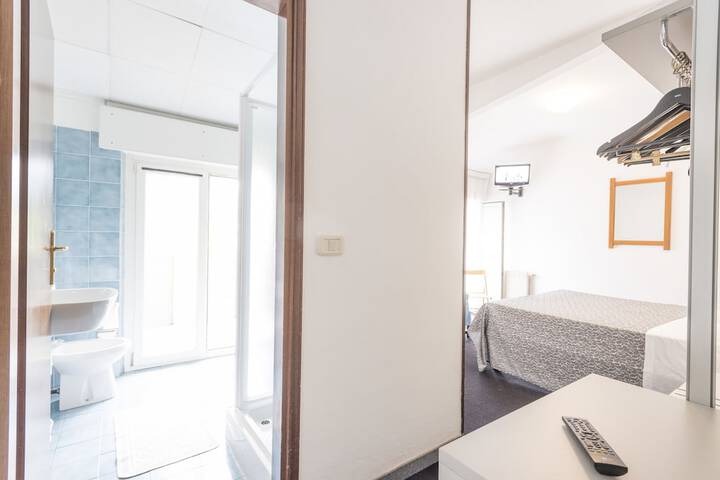 Room 8 of 46