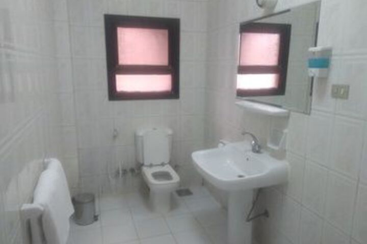 Room 6 of 32