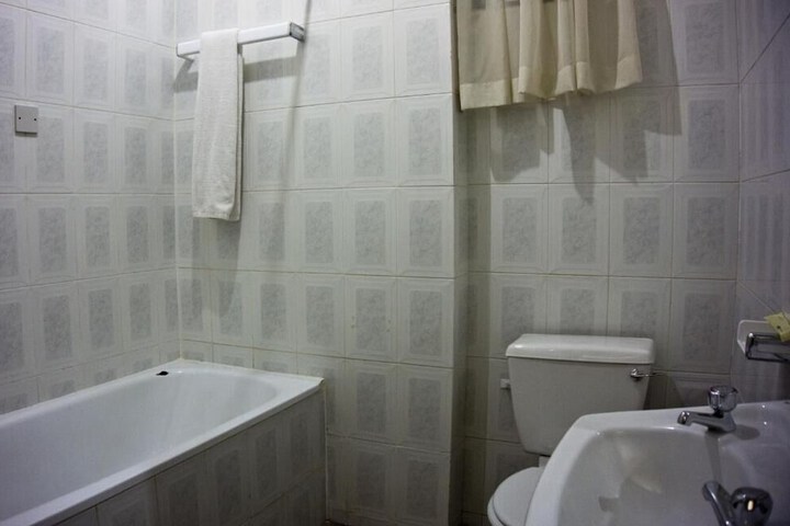 Room 48 of 64