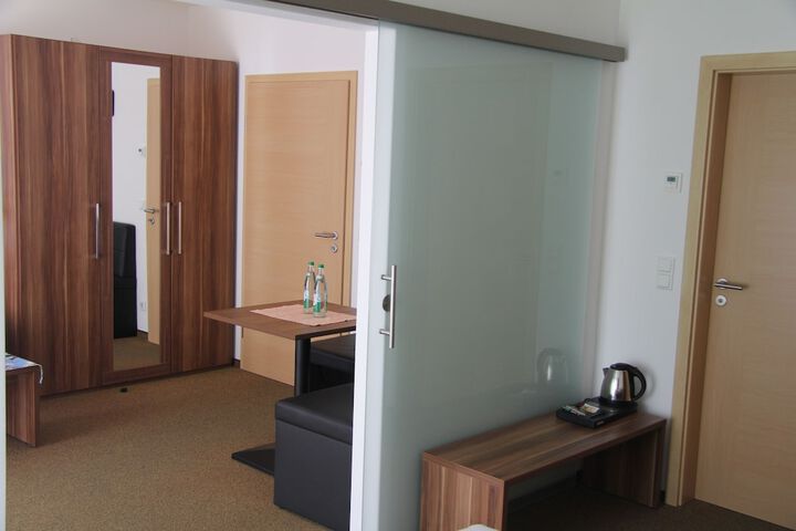 Room 28 of 110