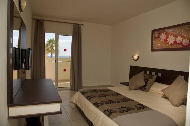 Room 13 of 84