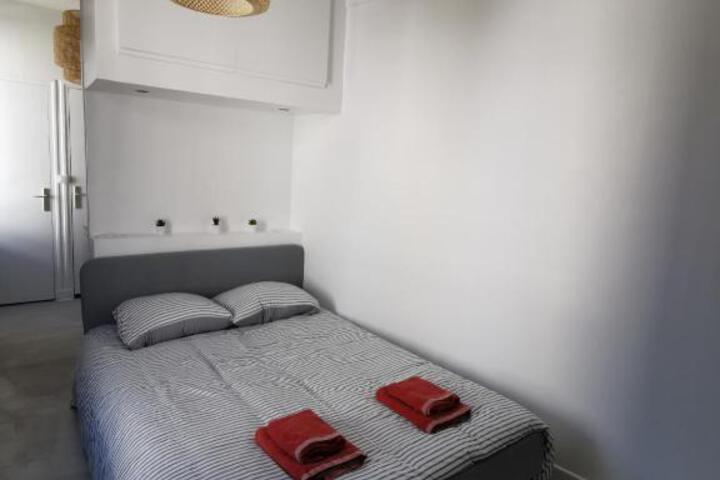 Room 4 of 7