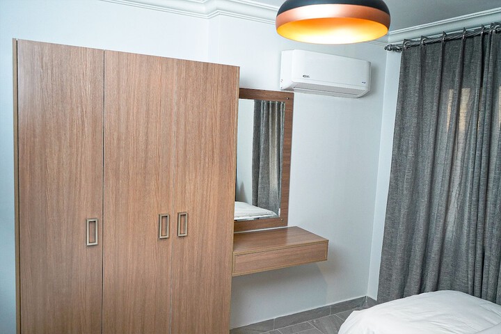 Room 8 of 32