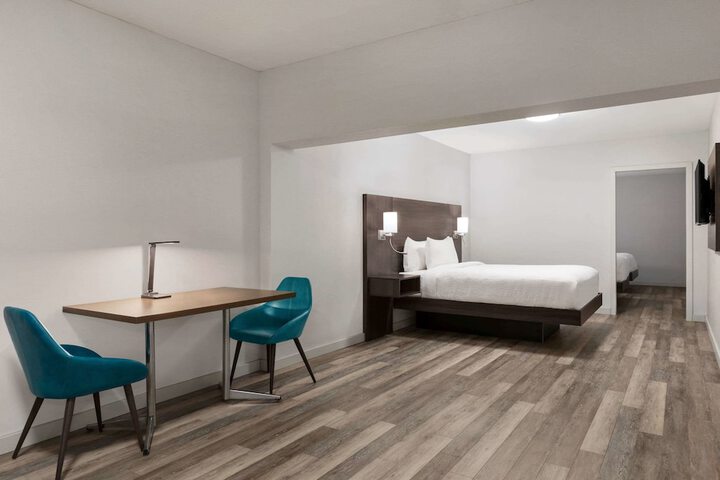 Room 6 of 42