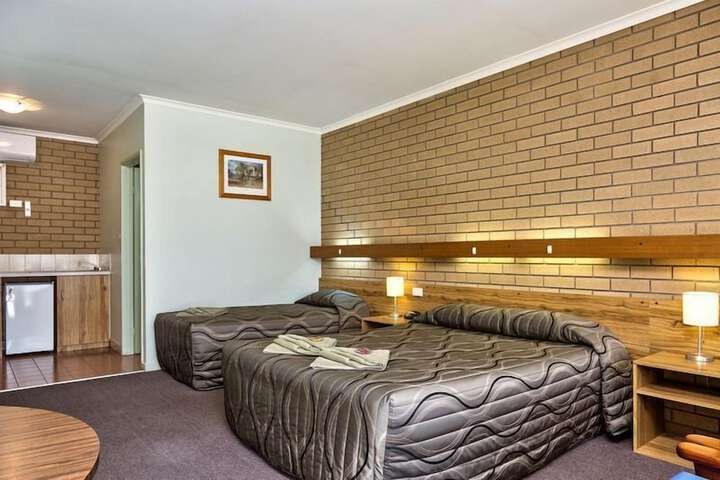 Room 21 of 34