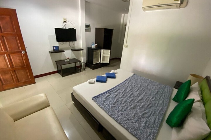 Room 8 of 17