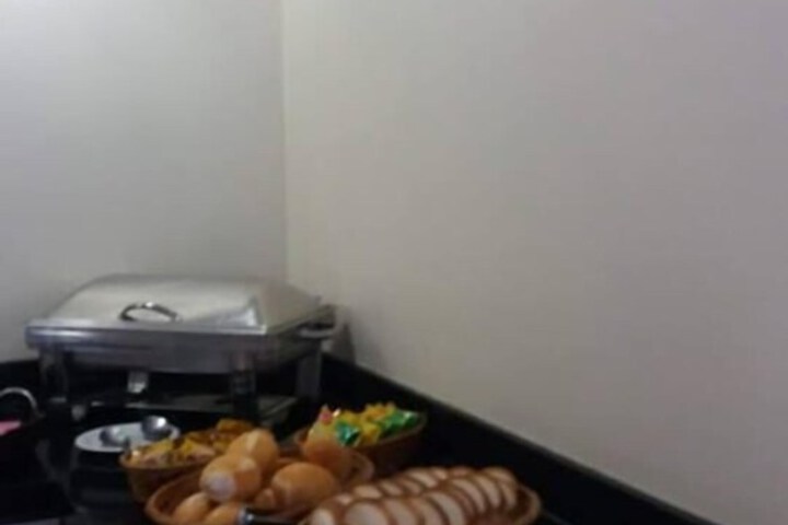 Dining 10 of 13