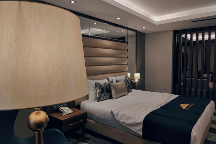 Room 12 of 50