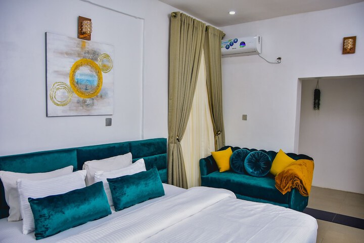 Room 15 of 38
