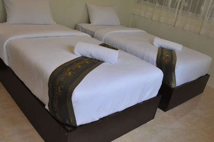 Room 10 of 90