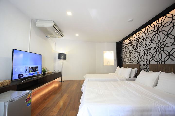 Room 14 of 108