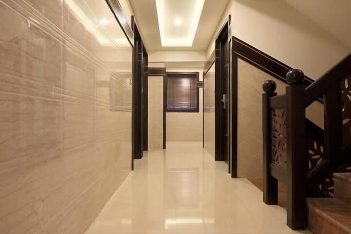 Ballroom/Hall 12 of 40