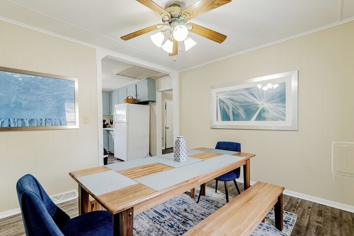 Room 11 of 27