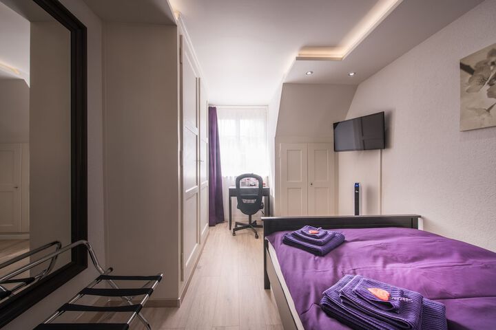 Room 5 of 61
