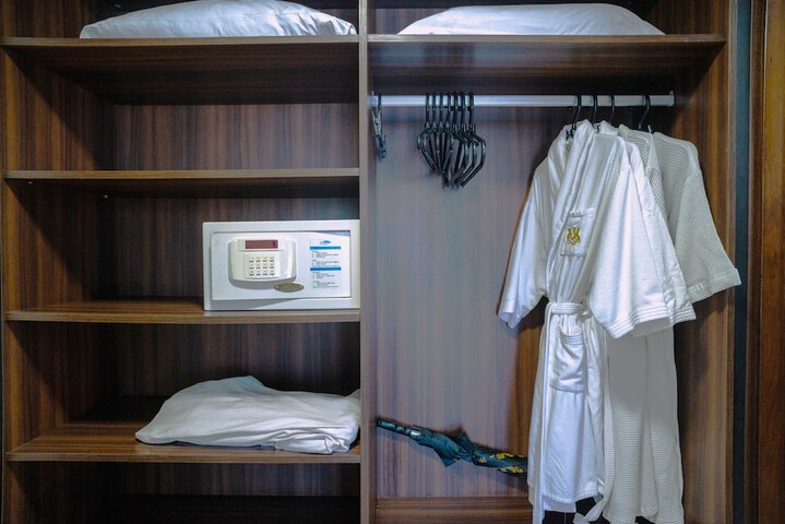 Room 30 of 108