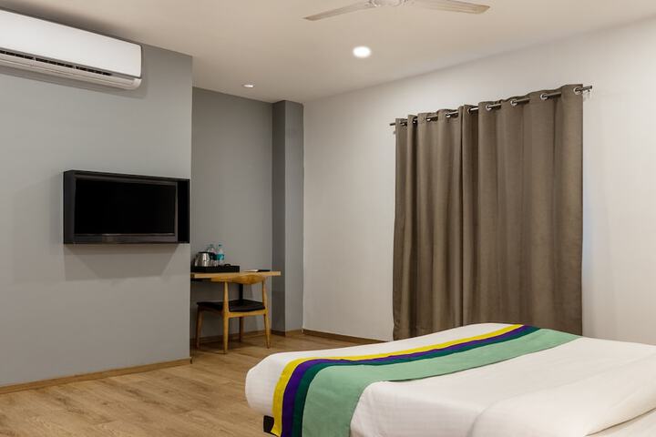 Room 9 of 35