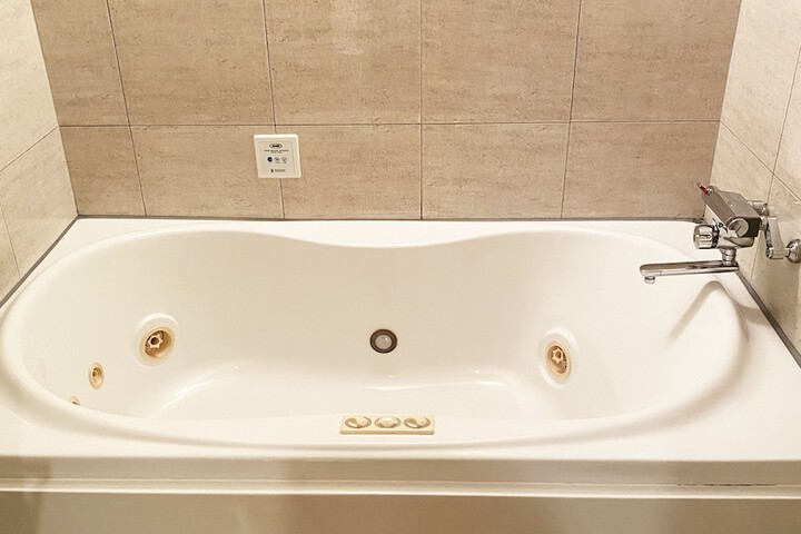 Hot Tub 32 of 43