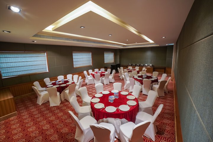 Ballroom/Hall 29 of 39
