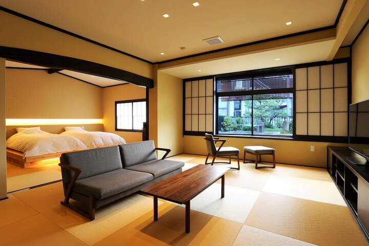 Room 28 of 134