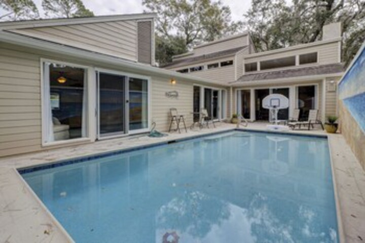 Pool 12 of 23