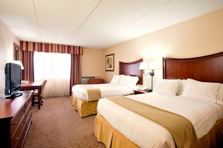 1 Queen Bed (6 of 16)