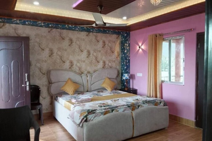 Room 11 of 25