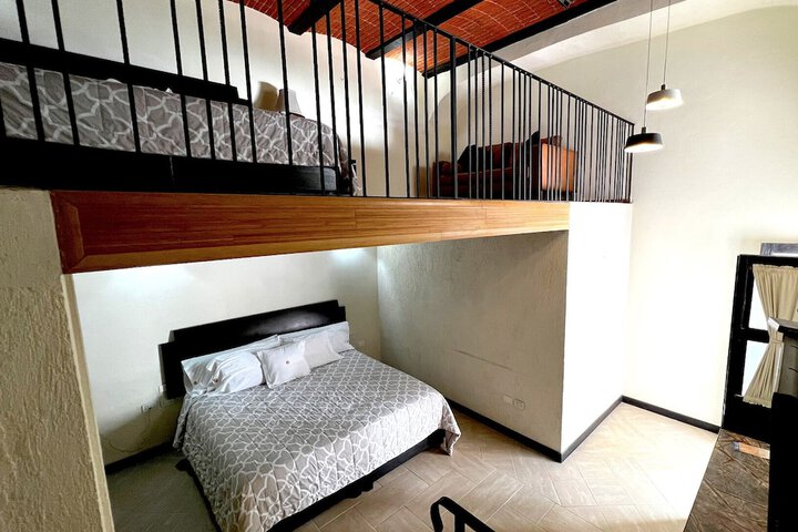 Room 17 of 34