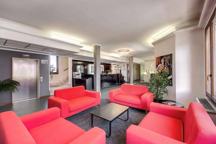 Guest Lobby