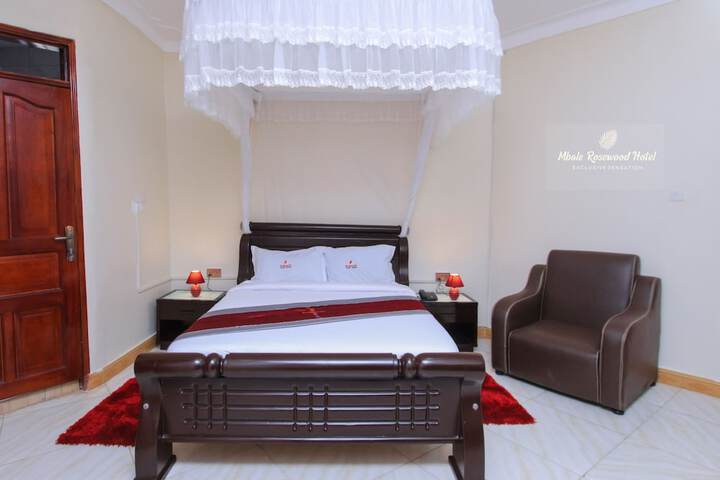 Room 6 of 18