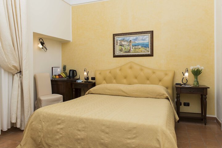 Room 28 of 221