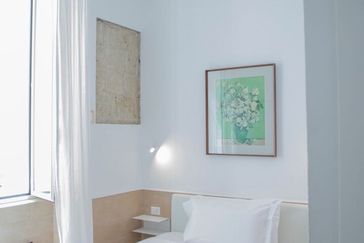 Room 13 of 34