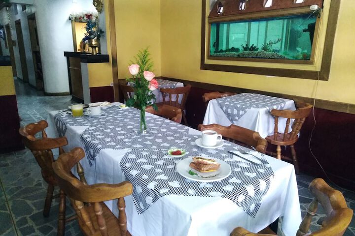 Dining 32 of 38