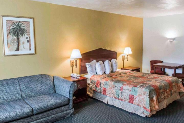 Efficiency 2 Queen Beds (1 of 13)