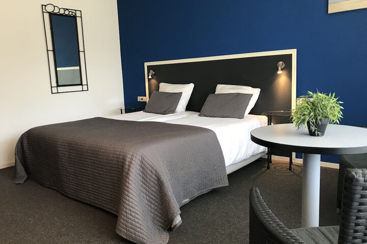 Room 5 of 50