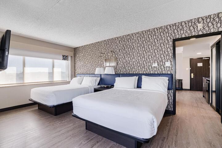 Suite 1 King Bed Sofa Bed Kitchenette Microwave and Refrigerator Keurig Coffee Maker Walk in Shower Full Breakfast (6 of 20)