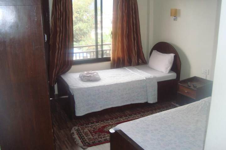 Room 13 of 37