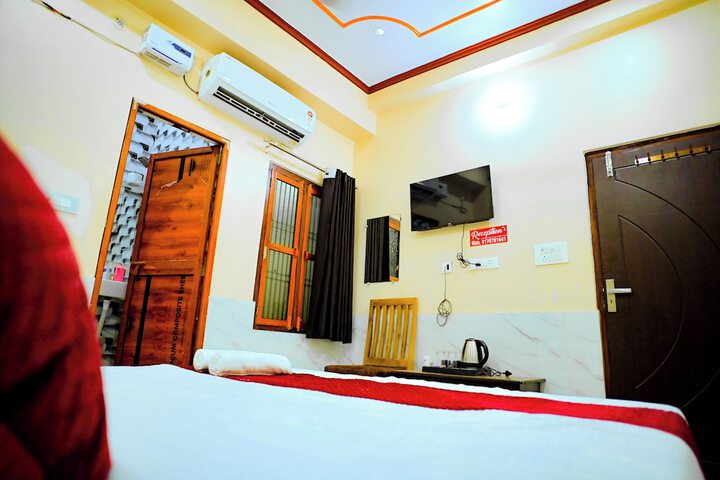 Room 17 of 33