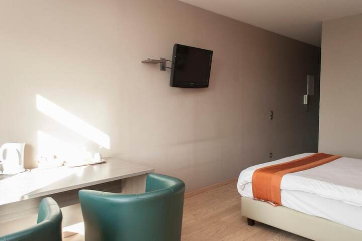 Room 10 of 31