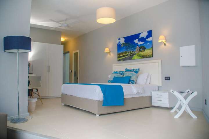 Room 9 of 33