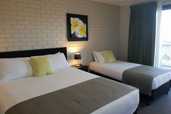Room 6 of 49