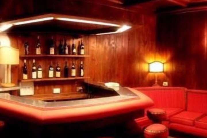Lounge 128 of 161