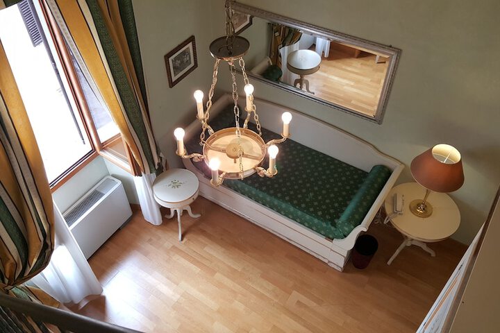 Room 12 of 40