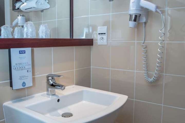 Room 15 of 73