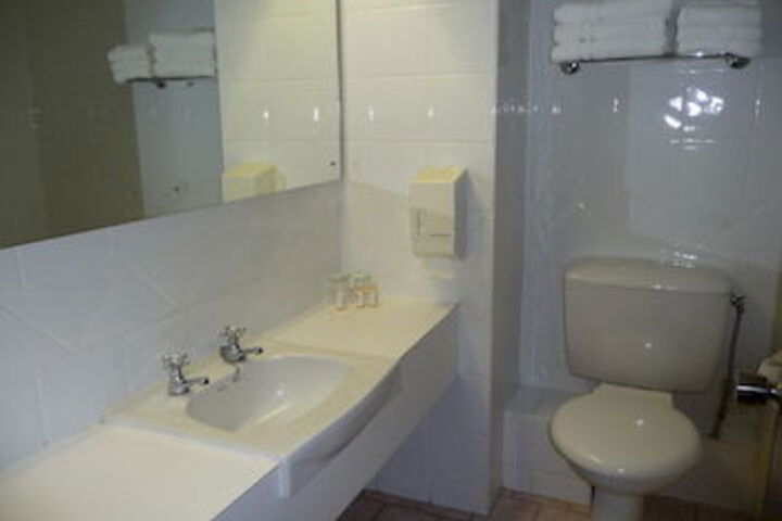 Room 4 of 18
