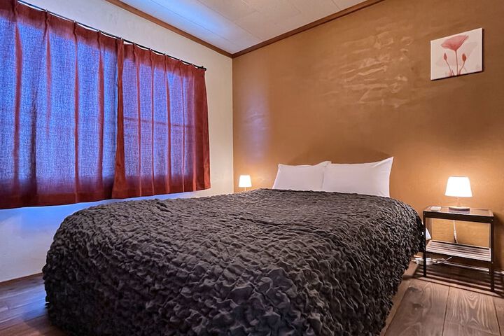 Room 4 of 51