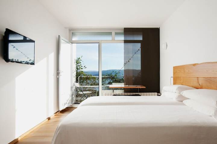 Room 7 of 74